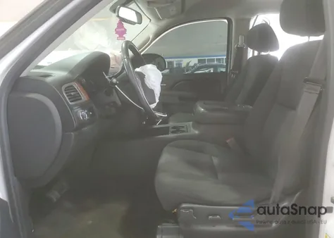 2013 Chevrolet Tahoe C1500 Ls z USA, uszkodzony, nr VIN 1GNSCAE0XDR253186